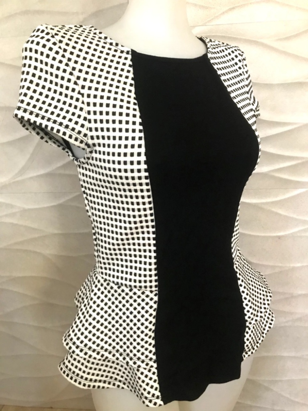 New Bebe black white peplum ruffle top xs